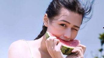 吃瓜女情头,吃瓜女情头的甜蜜邂逅